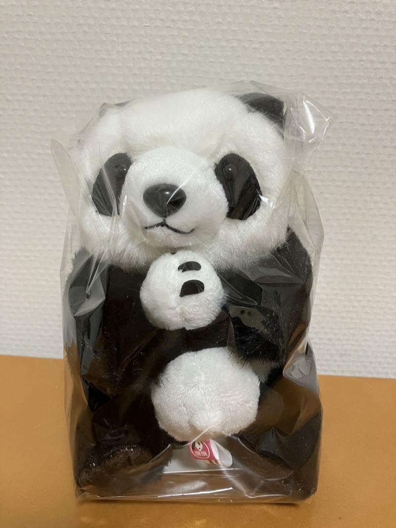 Amazon.co.jp: 上野動物園 パンダ ぬいぐるみ シンシンに抱っこされる